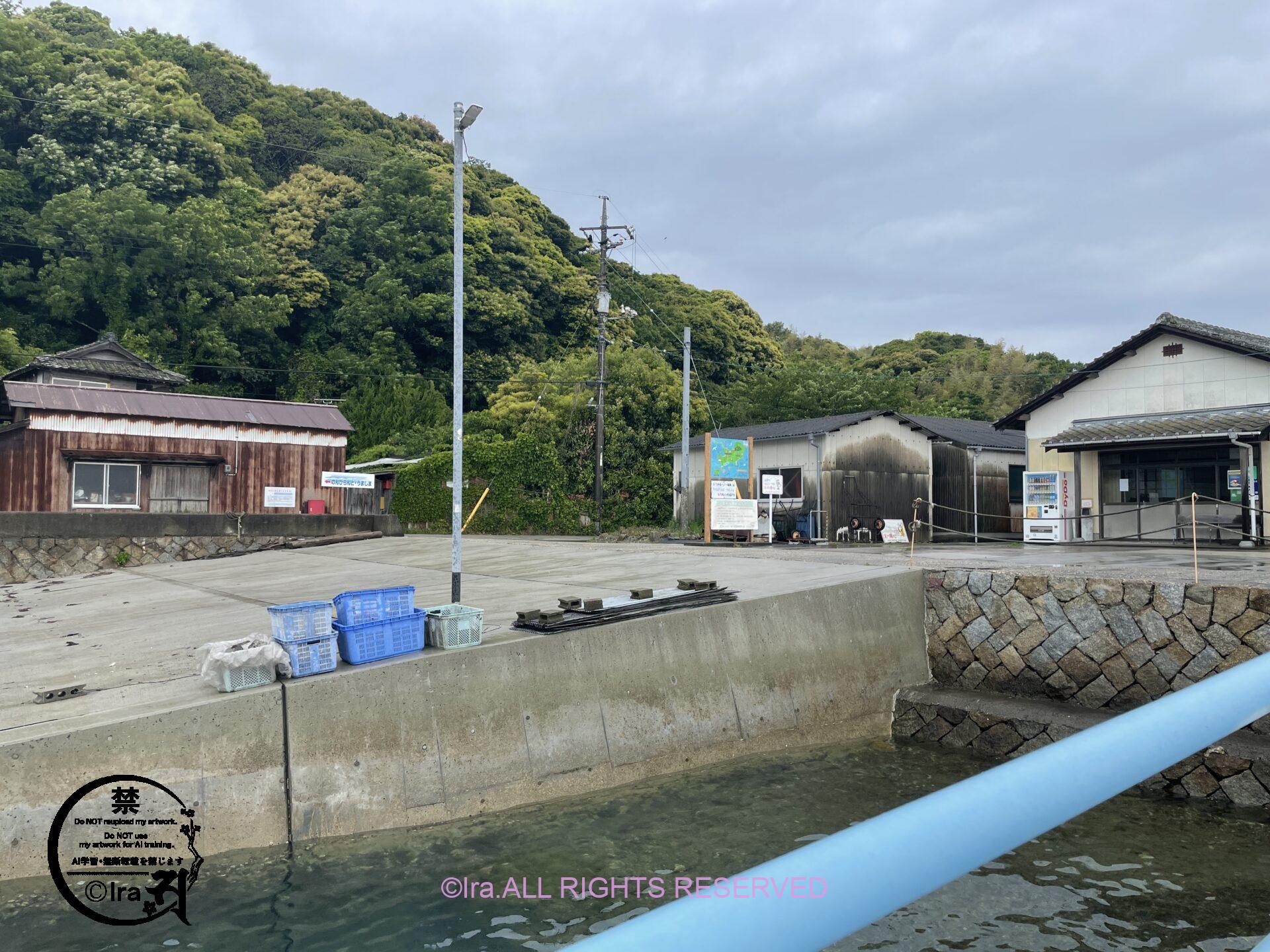 山口県馬島.駐車場の看板ない.僕を港に残しシンガポール人家族は車で別の港へ移動 IMG 6176