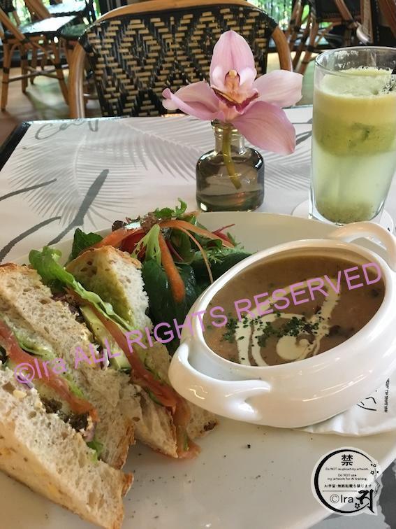 ps.cafe。シンガポールの人気カフェ。サンドイッチとスープ。店内写真