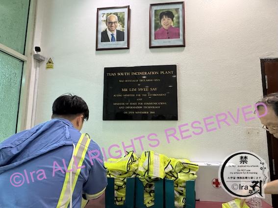 Tuas South Incineration Plant(トゥアス・サウス焼却プラント)の工場見学で着用した服は参加者自ら畳み返却。2026年Ira撮影