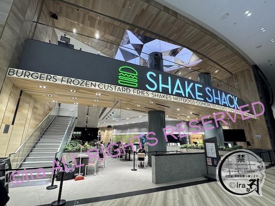 シンガポール限定グルメ・シェイク【Shake Shack】レポートまとめ d3cdefe0c29dc0736431744b169453f0 シェイクシャック(SHAKESHACK)、シンガポールのチャンギ国際空港店舗の入り口写真