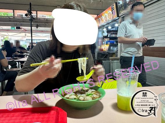 シンガポール東部に位置する有名なチャンギ ヴィレッジ ホーカーセンター(Changi Village Hawker Centre)