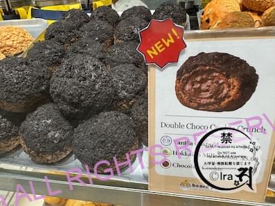 Double Choco Cookie Crunch。ビアードパパシンガポールの限定商品。2026年10月2日Ira撮影